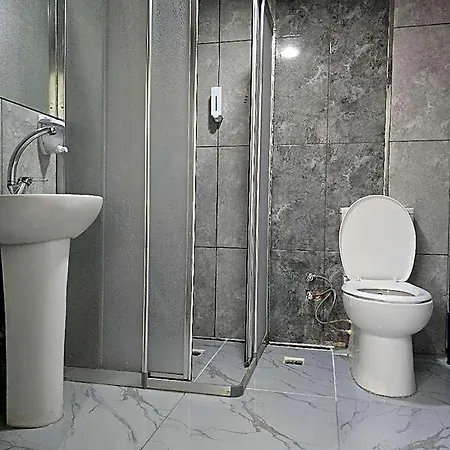 Uyu 호텔 4*